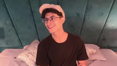 Aaron Ezequiel online show from April 21, 2026, 6:55 pm