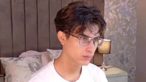 Aaron Ezequiel online show from May 19, 2026, 2:56 pm