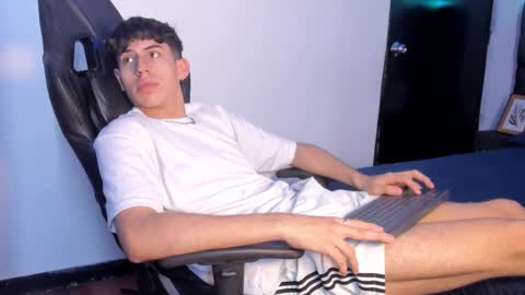 Aron online show from October 21, 2025, 6:52 pm