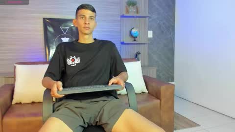 Snapshot of aaron_whitee chatting on January 6, 2026, 7:50 pm Aaron online show from January 6, 2026, 7:50 pm