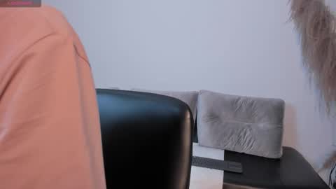 Snapshot of aaron_whitee chatting on January 9, 2026, 11:02 am Aaron online show from January 9, 2026, 11:02 am