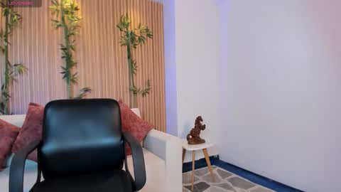 Snapshot of aaron_whitee chatting on January 12, 2026, 12:43 pm Aaron online show from January 12, 2026, 12:43 pm