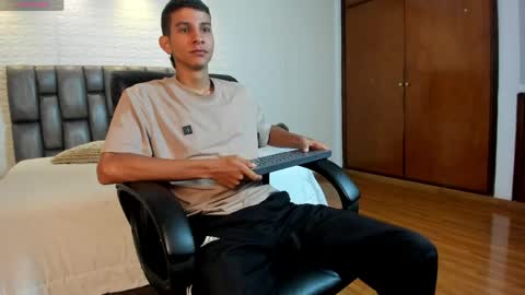 Aaron online show from April 14, 2026, 8:37 pm