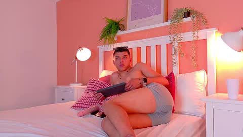 AARON  online show from September 29, 2025, 9:08 pm