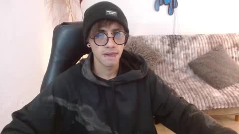 Snapshot of aaronbeer_ chatting on February 7, 2026, 11:14 am Aaron online show from February 7, 2026, 11:14 am