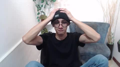 Snapshot of aaronbeer_ chatting on February 28, 2026, 11:44 am Aaron online show from February 28, 2026, 11:44 am