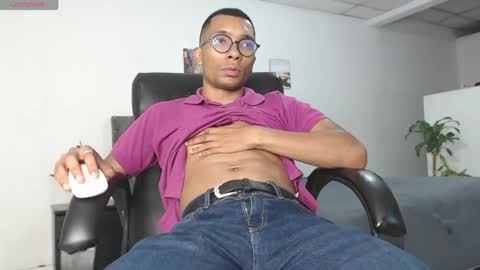 Snapshot of aaronblack1_ chatting on April 19, 2026, 11:51 pm Heyy my name is Aaron online show from April 19, 2026, 11:51 pm