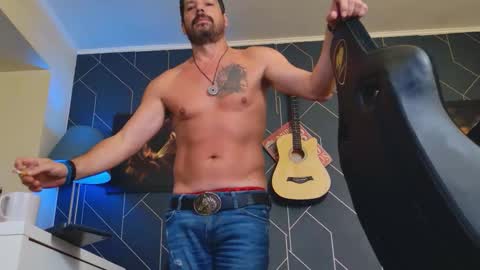 Aaron online show from October 1, 2025, 2:39 am