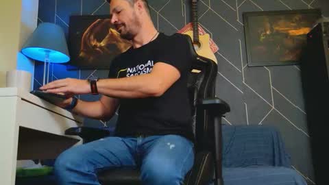 Aaron online show from October 14, 2025, 6:25 am