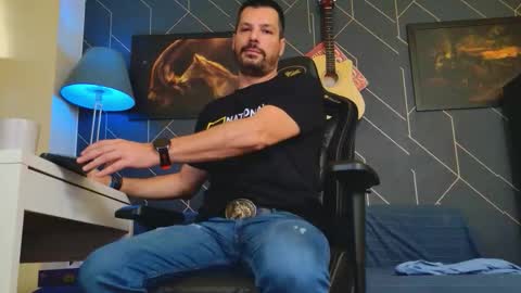 Aaron online show from October 18, 2025, 8:04 am