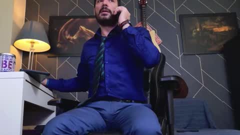 Aaron online show from November 12, 2025, 7:53 am