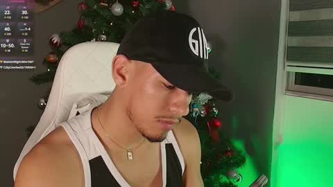 Snapshot of aaronfox_ chatting on December 7, 2024, 2:53 am AARON online show from December 7, 2024, 2:53 am