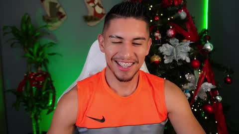 Snapshot of aaronfox_ chatting on December 16, 2024, 11:18 pm AARON online show from December 16, 2024, 11:18 pm