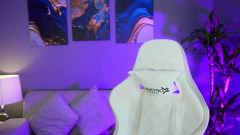 Snapshot of aaronfox_ chatting on January 5, 2025, 11:44 pm AARON online show from January 5, 2025, 11:44 pm