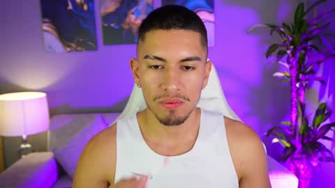 Snapshot of aaronfox_ chatting on January 8, 2025, 2:25 am AARON online show from January 8, 2025, 2:25 am