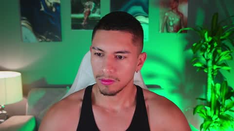 Snapshot of aaronfox_ chatting on January 23, 2025, 10:32 am AARON online show from January 23, 2025, 10:32 am