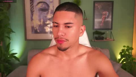 Snapshot of aaronfox_ chatting on February 19, 2025, 7:39 am AARON online show from February 19, 2025, 7:39 am