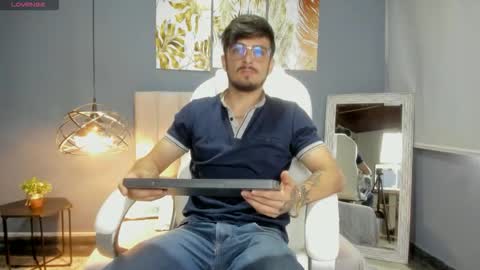 aaronfuentes7 online show from September 17, 2025, 5:47 pm