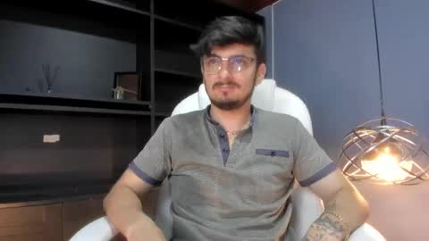 aaronfuentes7 online show from September 23, 2025, 5:49 pm