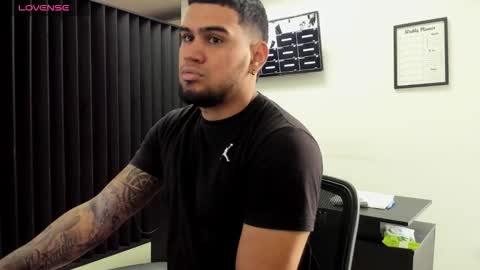 ig aaron hunter123 online show from March 6, 2026, 6:37 pm