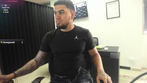 ig aaron hunter123 online show from March 17, 2026, 3:26 pm