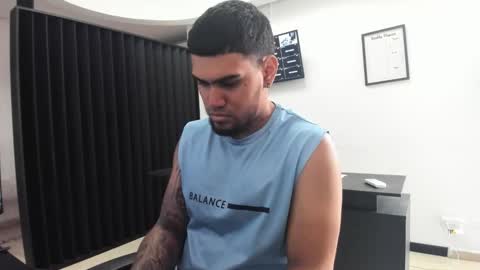 ig aaron hunter123 online show from March 26, 2026, 3:17 pm