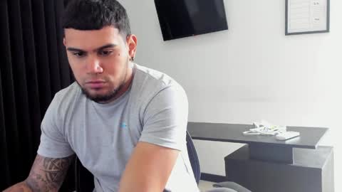 ig aaron hunter123 online show from March 30, 2026, 2:18 pm