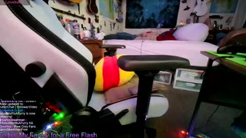 Snapshot of aaronskeetman chatting on October 5, 2025, 8:01 am Aaron Skeetman online show from October 5, 2025, 8:01 am