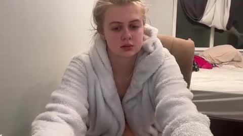 Snapshot of ababyy2901 chatting on November 20, 2025, 6:02 am ababyy2901 online show from November 20, 2025, 6:02 am