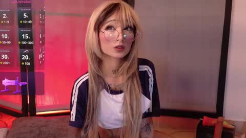 Snapshot of abbeey_ chatting on March 4, 2025, 11:00 pm Abbeey online show from March 4, 2025, 11:00 pm