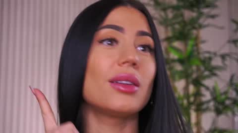 Snapshot of abbela_white chatting on January 24, 2025, 8:44 am Alexa online show from January 24, 2025, 8:44 am