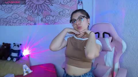 Snapshot of abbie_senjen chatting on March 2, 2026, 3:41 am April online show from March 2, 2026, 3:41 am