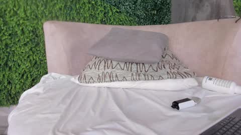Snapshot of abby_me chatting on February 4, 2025, 3:47 pm A B B Y online show from February 4, 2025, 3:47 pm