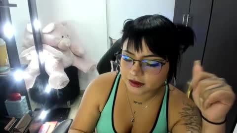 Snapshot of abbyxlee chatting on December 23, 2024, 7:28 am online show from December 23, 2024, 7:28 am