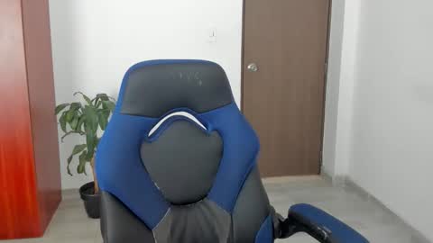 Independence model AbelAsburgo online show from January 11, 2026, 6:13 pm