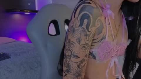 Abella online show from January 14, 2026, 6:57 pm