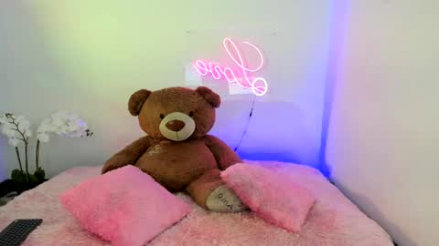  Abella and Kendra  online show from February 1, 2025, 8:05 pm