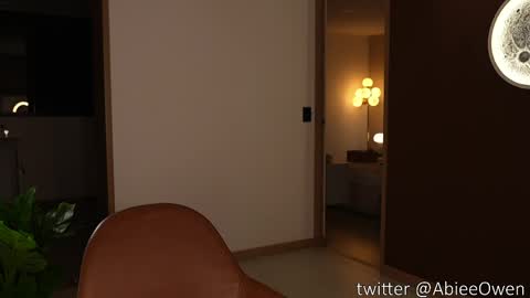 abie_owen online show from May 16, 2026, 1:13 am