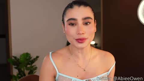 abie_owen online show from June 3, 2026, 12:46 am