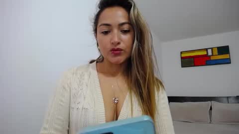 ximena online show from February 12, 2025, 12:33 pm