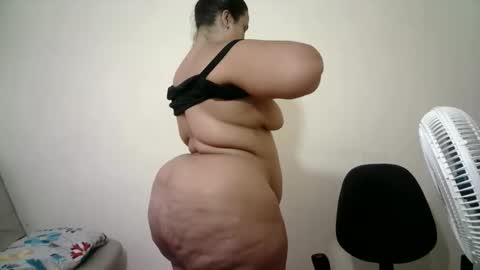 Snapshot of abril__ass chatting on October 21, 2025, 2:29 pm abril__ass online show from October 21, 2025, 2:29 pm