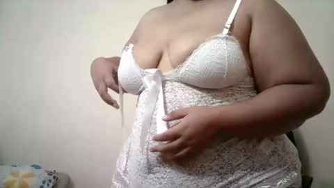 Snapshot of abril__ass chatting on October 26, 2025, 3:29 pm abril__ass online show from October 26, 2025, 3:29 pm