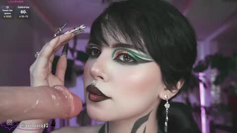 Snapshot of abril__colen chatting on March 19, 2026, 2:10 pm April online show from March 19, 2026, 2:10 pm
