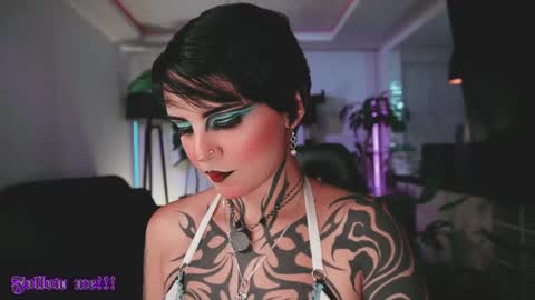 Snapshot of abril__colen chatting on May 15, 2026, 2:07 am April online show from May 15, 2026, 2:07 am