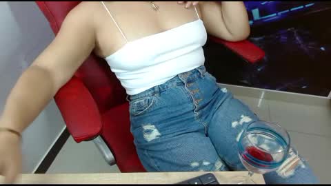 Abril Beltran online show from February 9, 2025, 9:17 pm