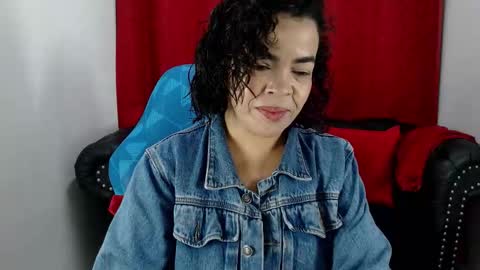 Abril Beltran online show from November 25, 2025, 11:43 am