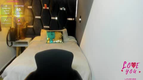 Abril Fox online show from April 4, 2026, 8:17 pm