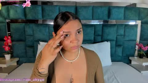 abril_gomez_11 online show from May 25, 2026, 7:53 pm