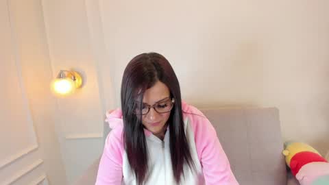 Snapshot of abril_jones10 chatting on February 7, 2025, 4:27 am Abril jones online show from February 7, 2025, 4:27 am
