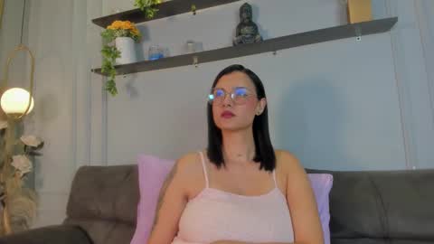 Snapshot of abril_jones10 chatting on October 31, 2025, 8:37 am Abril jones online show from October 31, 2025, 8:37 am